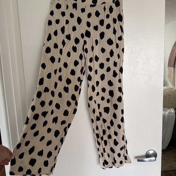 Beige Polka Dot Wide-Leg Pants with Pockets - Picture 2 of 3